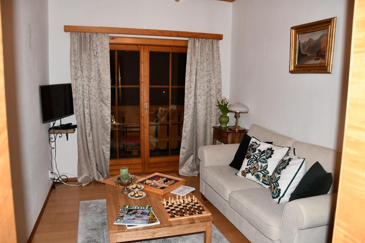 Appartement Emilia Халстат Екстериор снимка