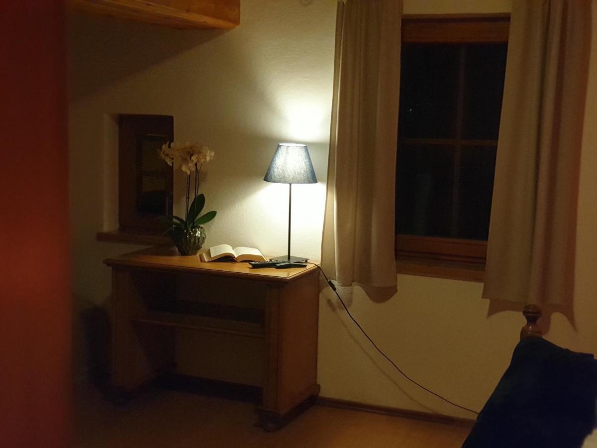 Appartement Emilia Халстат Екстериор снимка