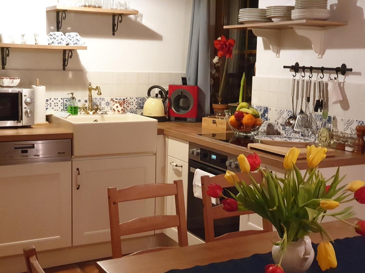 Appartement Emilia Халстат Екстериор снимка