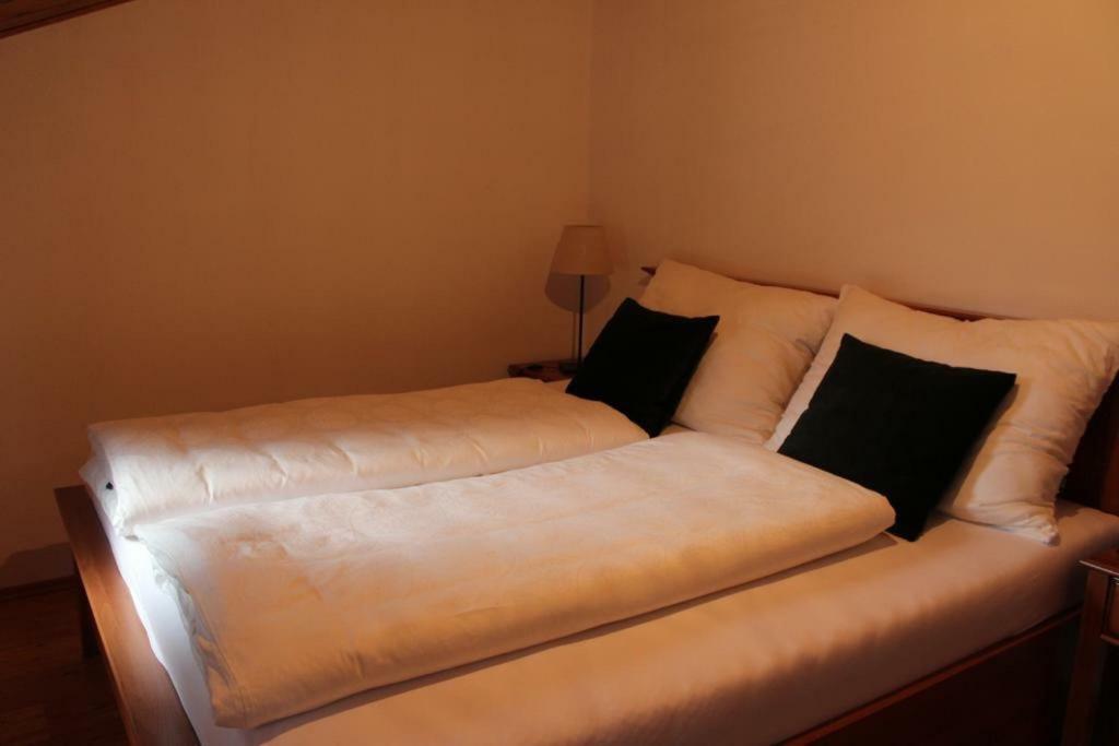 Appartement Emilia Халстат Екстериор снимка